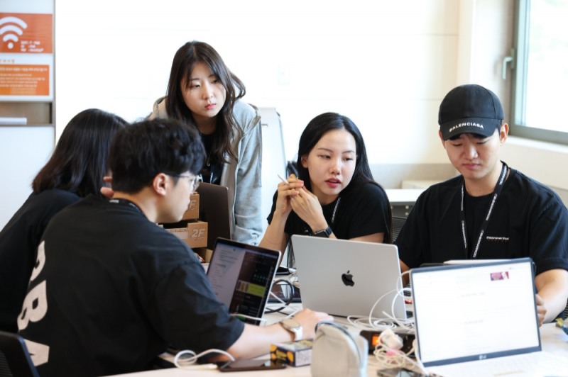 SKT, 하나금융그과 청년 AI 인재육성 위한 해커톤 성료