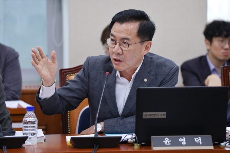 국회 정무위 소속 더불어민주당 윤영덕 국회의원 (사진=의원실)