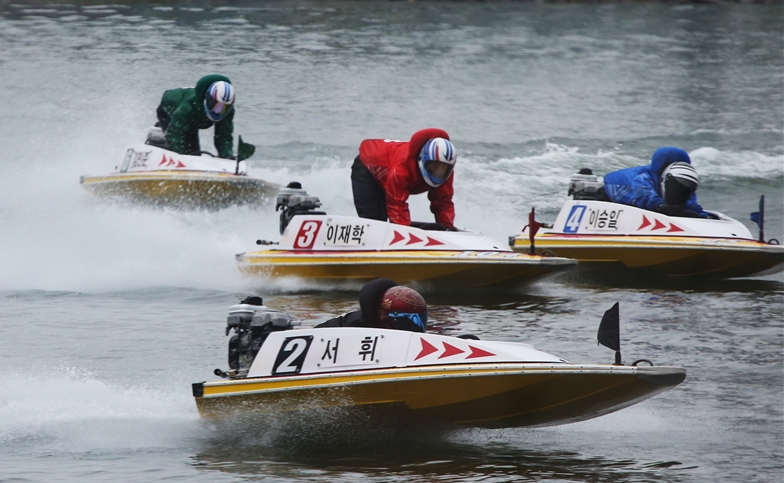미사리경정장에서 선수들이 치열한 레이스를 펼치고 있다.(사진=국민체육진흥공단)
