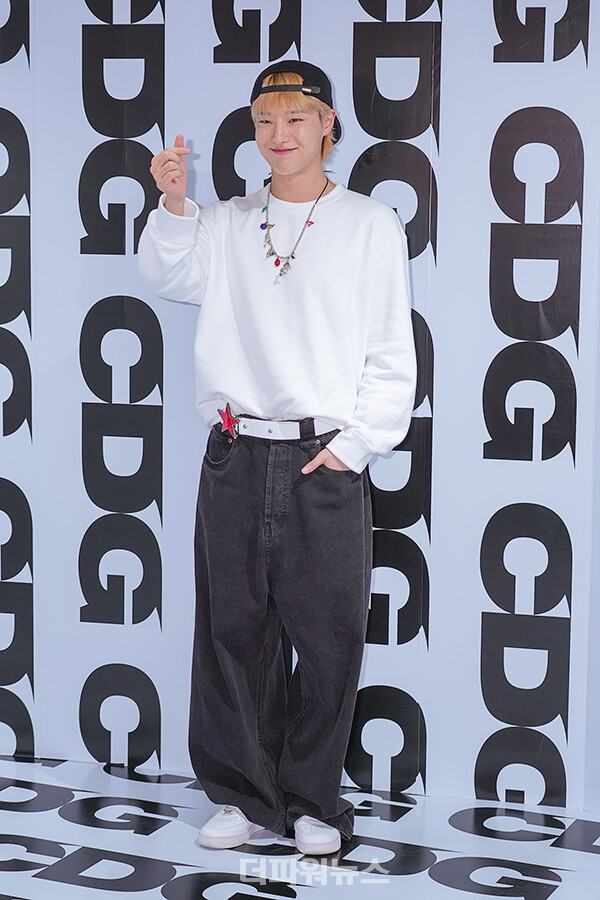 우즈,포토월행사