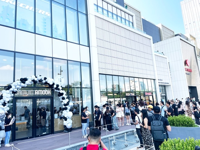 베트남 1호점 오픈.(사진제공=삼진어묵)