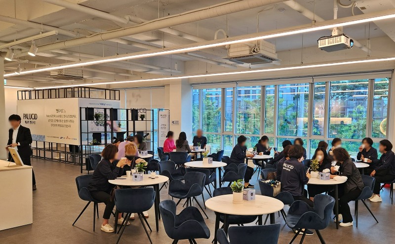 매교역 팰루시드 웰컴라운지 전경.(사진=삼성물산 건설부문)