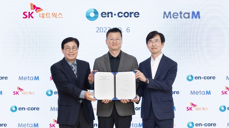 이호정 SK네트웍스 대표이사(가운데)와 이화식 엔코아 대표(왼쪽), 신인수 메타엠 대표.(사진=SK네트웍스)