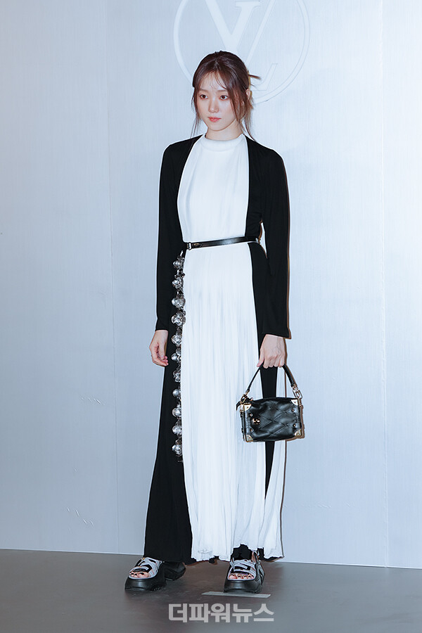 이성경,포토월행사