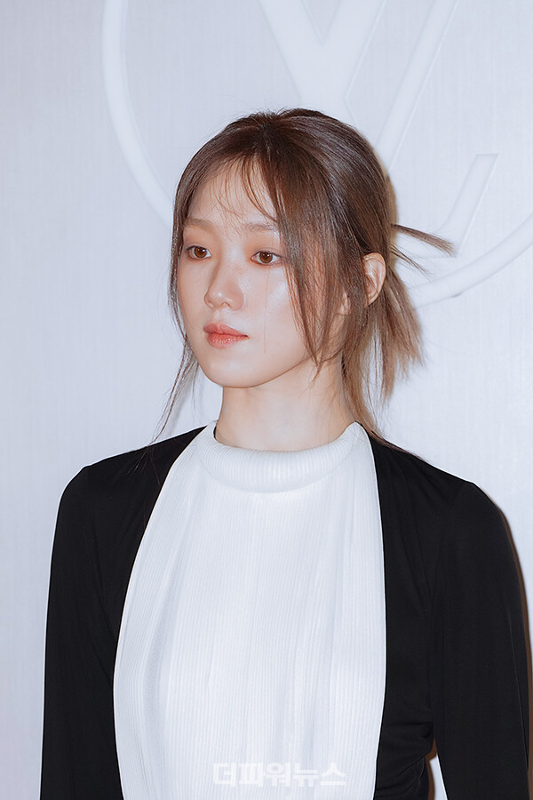 이성경,포토월행사