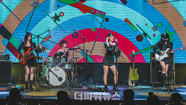 큐더블유이알,싱글1집쇼케이스