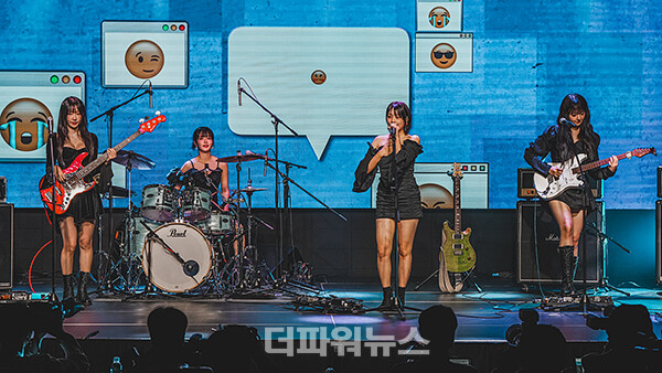 큐더블유이알,싱글1집쇼케이스