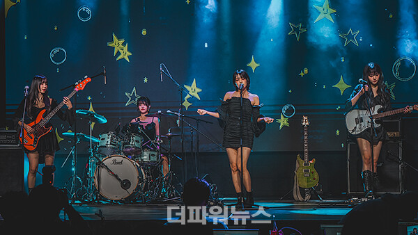 큐더블유이알,싱글1집쇼케이스