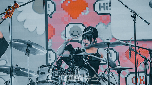 큐더블유이알쵸단,싱글1집쇼케이스