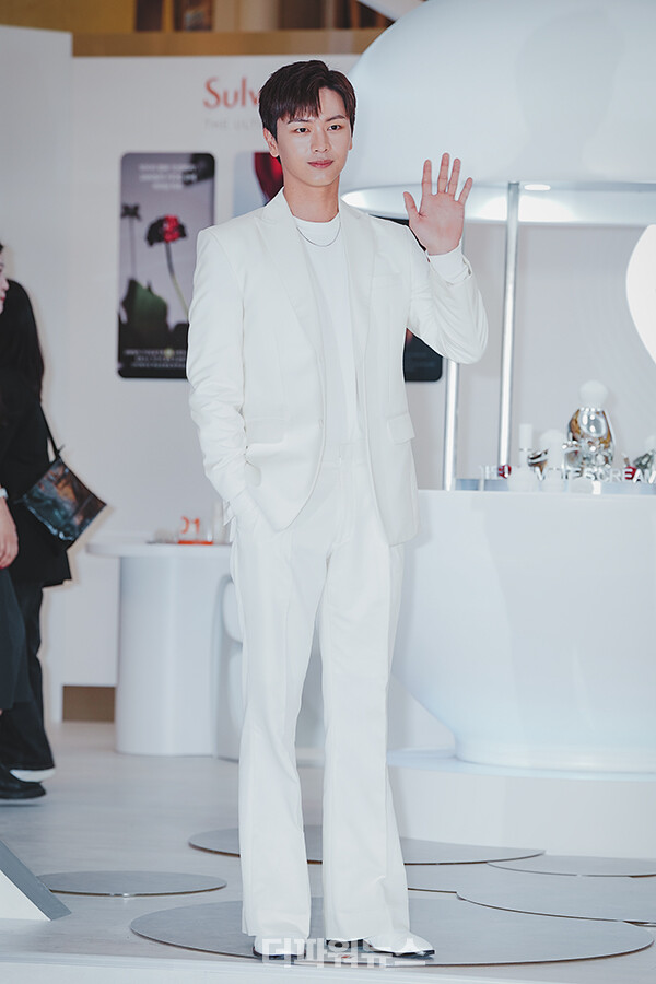 육성재,포토월행사