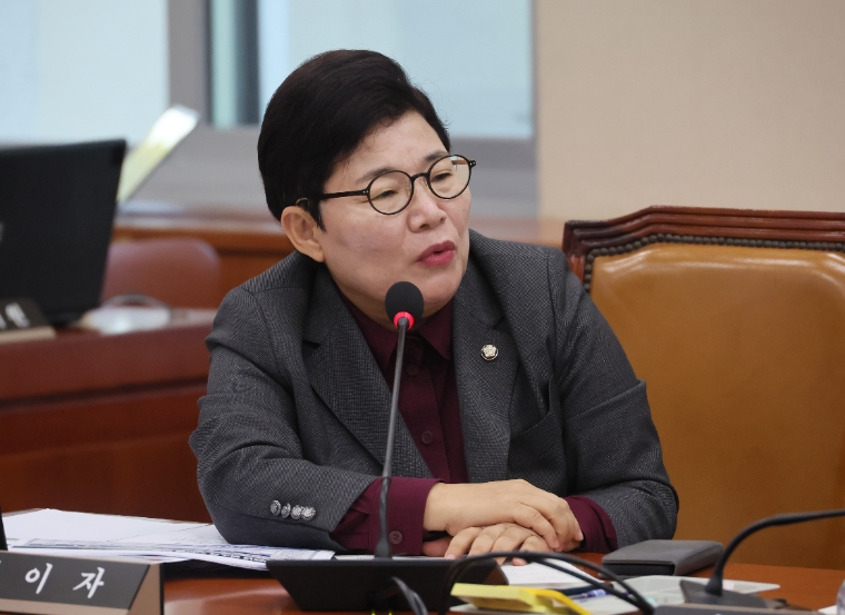 임이자 국민의힘 임이자 의원이 12일 국회 환경노동위원회에서 열린 고용노동부에 대한 국정감사에서 질의하고 있다. (사진=연합뉴스)
