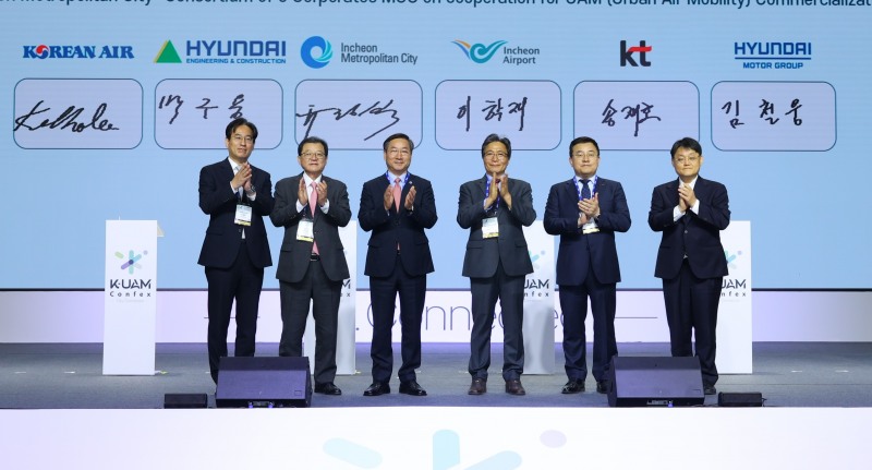 (우측부터) 현대자동차 AAM본부 김철웅 상무, KT 송재호 부사장, 인천국제공항공사 이학재 공사장, 유정복 인천광역시장, 현대건설 박구용 전무, 대한항공 이길호 상무.(사진=현대자동차)