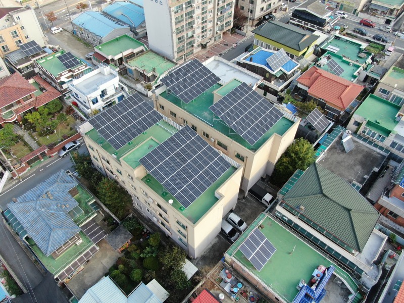 매입임대 옥상 공유햇빛발전소 설치모습.(사진=LH)