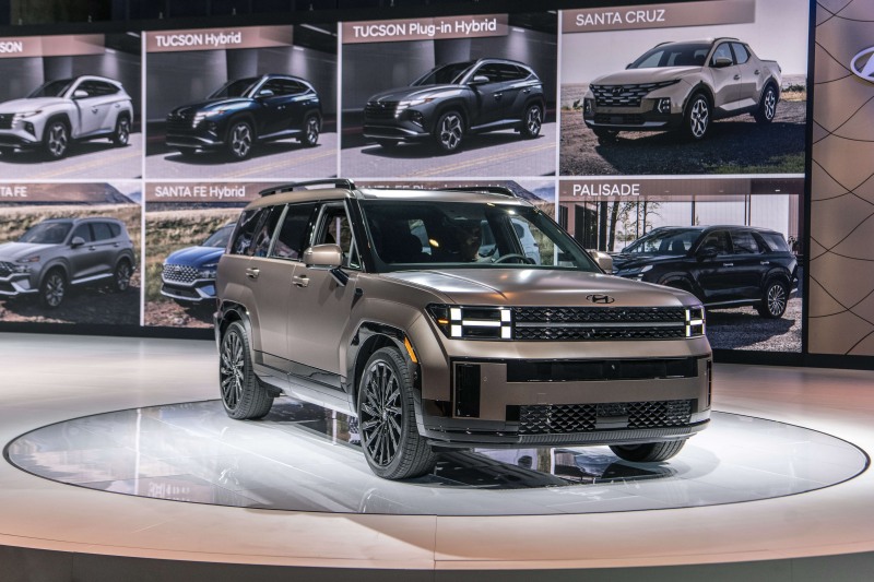 <2023 LA 오토쇼(2023 Los Angeles Auto Show)>에서 공개된 ‘디 올 뉴 싼타페’의 모습.(사진=현대자동차)