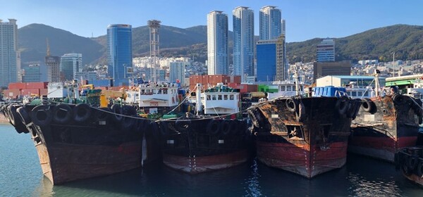 부산항5물량장내장기정박중인선박.(제공=부산해양경찰서)