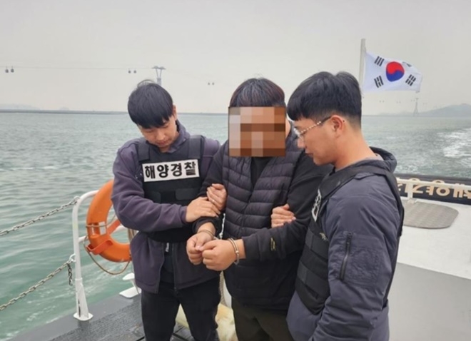 선박도주 가능성을 두고 해양경찰도 참여해 전자발찌 훼손 도주 대응훈련을 하고 있다.(사진제공=수원보호관찰소)