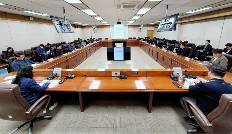 코레일이 13일 오후 서울교통공사 사옥에서 서울교통공사와 수도권전철 1·3·4호선 운행안전과 고객서비스 강화를 위한 협력회의를 개최했다.(사진=코레일)