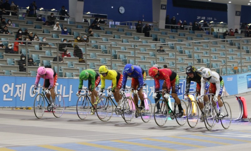 광명스피돔에서 출전 선수들이 경주를 출발하고 있다. (사진=국민체육진흥공단)