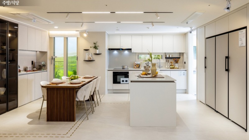 논산 푸르지오 더 퍼스트 84㎡A 타입 주방 모습