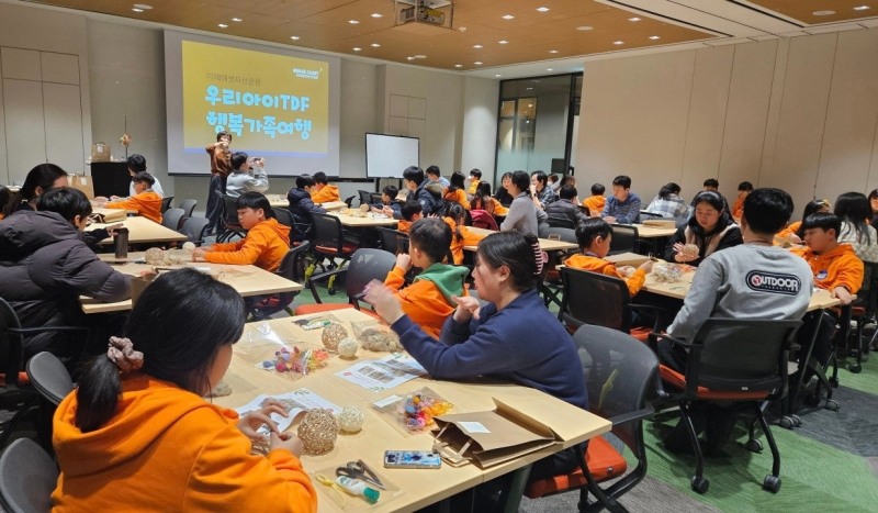 5~6일 강원도 홍천에서 열린 ‘미래에셋 우리아이TDF 행복가족여행’에서 초등학생들이 금융 교육 프로그램에 참여하고 있다. 사진=미래에셋자산운용