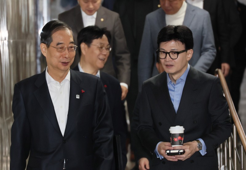 한덕수 국무총리와 국민의힘 한동훈 비상대책위원장이 14일 오전 국회에서 열린 제16차 고위 당·정 협의회에 참석하고 있다. 사진=연합뉴스