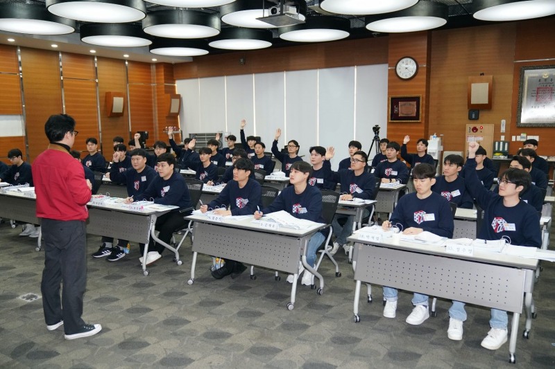 BBQ, 신입사원 교육 진행