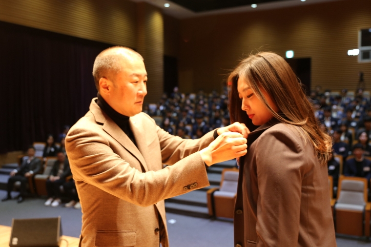 LS 구자은 회장, 신입사원 입사식서 "미래 선도자 되자" 당부