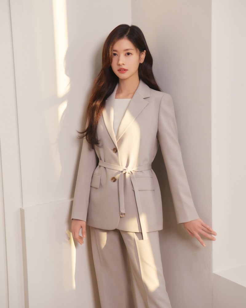 이랜드 로엠, 정소민과 함께 한 2024 봄 컬렉션 2차 공개