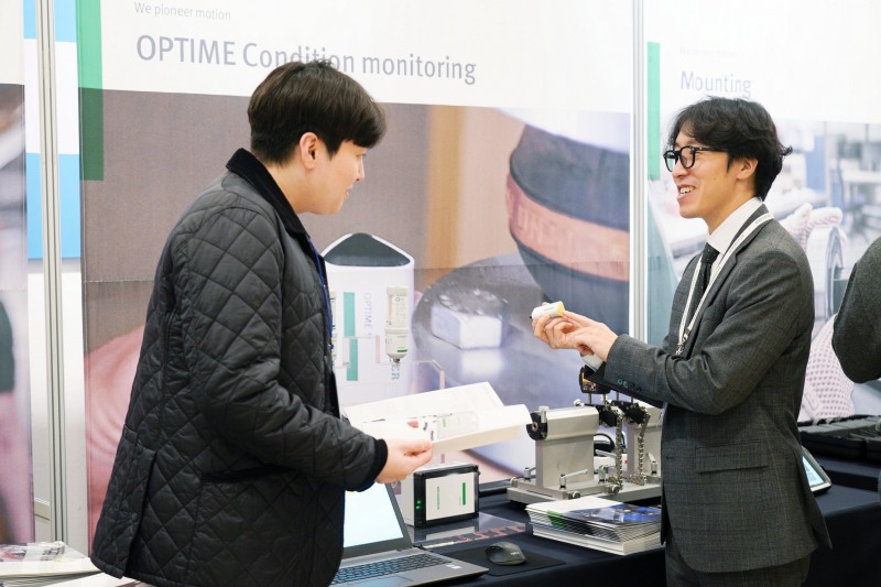 회사 관계자가 옵타임 제품 설명하는 모습. (사진=셰플러코리아)