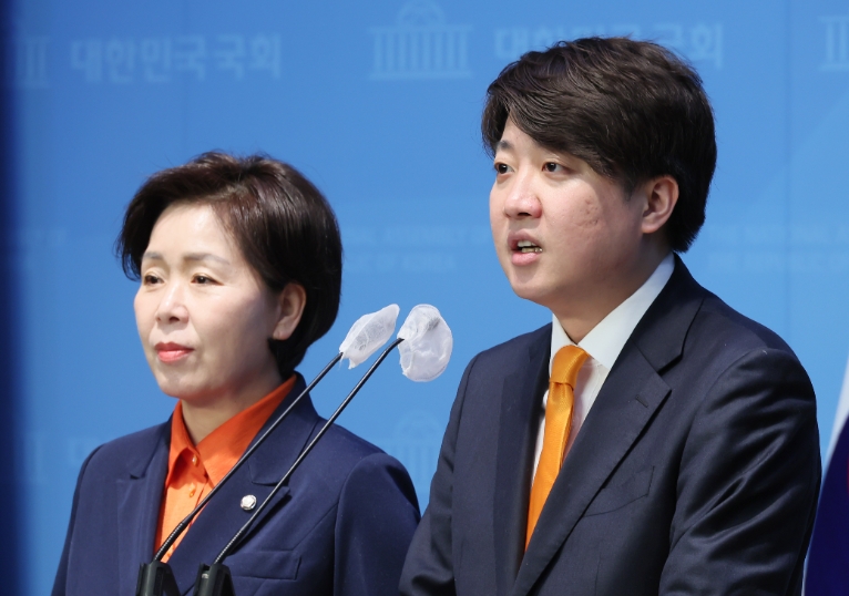 개혁신당 이준석 대표가 4일 국회 소통관에서 철도산업 개혁 관련 정책을 발표하고 있다. 사진=연합뉴스