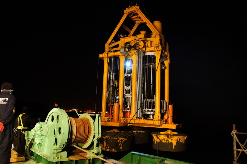 포항에 있는 한국해양과학기술원 수중로봇 복합실증센터 입구에 보관하고 있는 해저착저로봇 전경. (사진= 디비로보틱스)