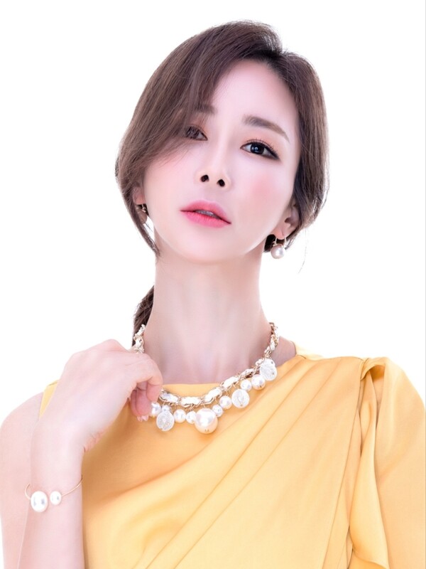 트로트 가수 배진아, 16일 신곡 '맨발로' 발매…한수영 작곡가와 협업