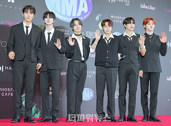 저스트비,포토월행사