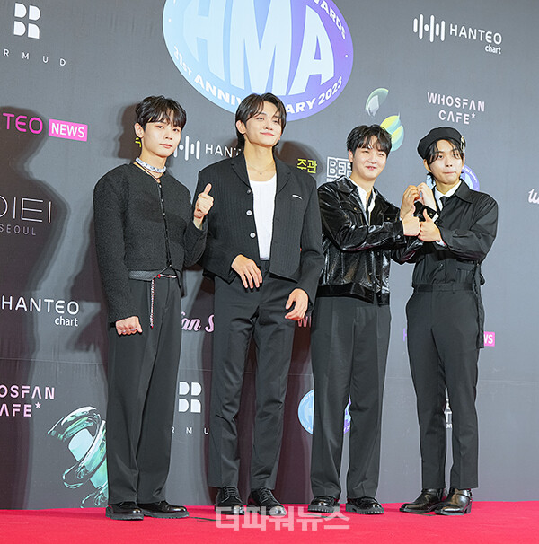 루시,포토월행사