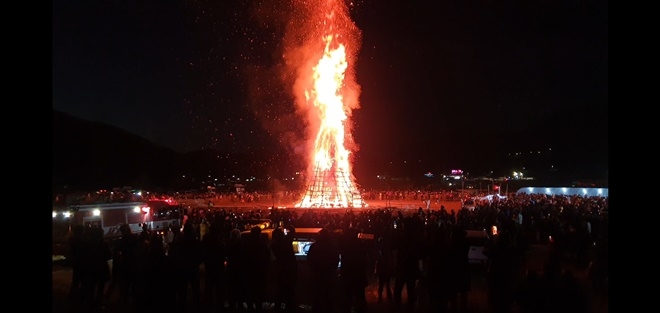 지난해 개최한 제12회 철마면 정월대보름 달집 행사모습.(제공=부산 기장군)