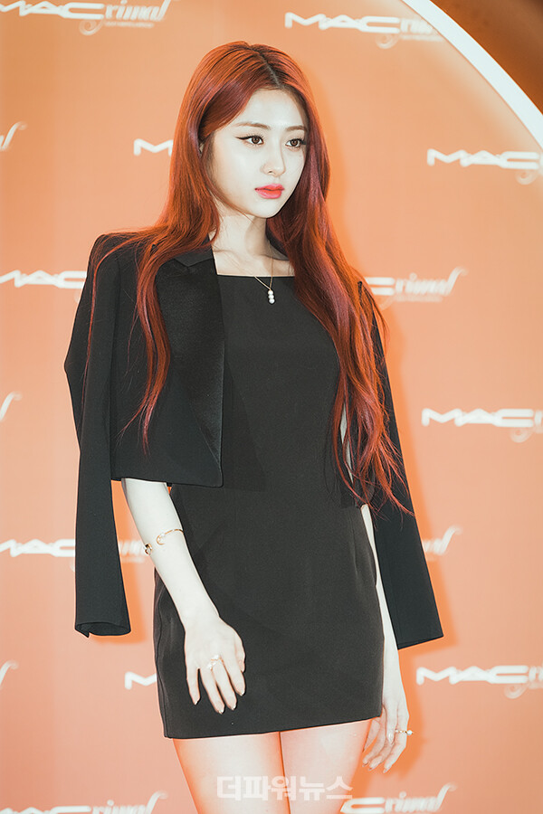 르세라핌허윤진,포토월행사