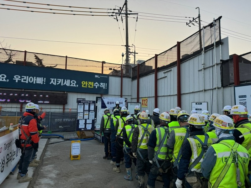 부천 피치피에프브이 데이터센터 신축공사 현장 내 ‘품질의 날’ 행사를 촬영한 모습.(사진=DL건설)