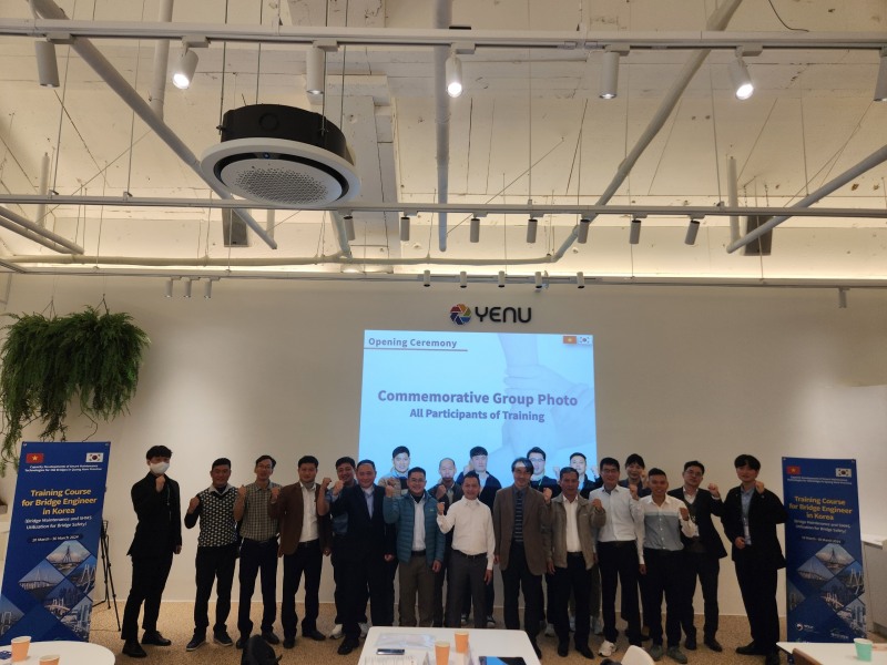 연수 개막식 개최 후 기념촬영.(사진=국토안전관리원)