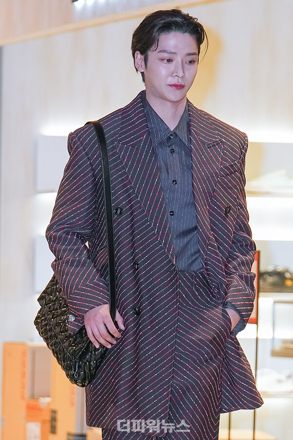 로운,포토월행사