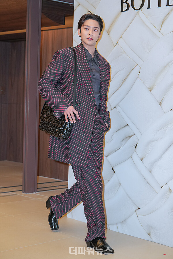 로운,포토월행사