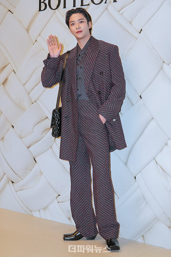 로운,포토월행사