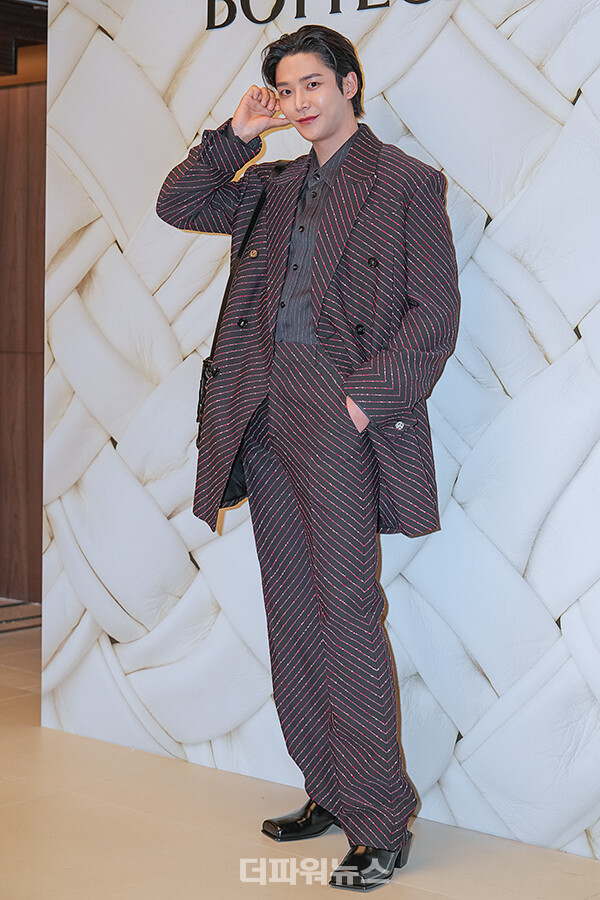 로운,포토월행사