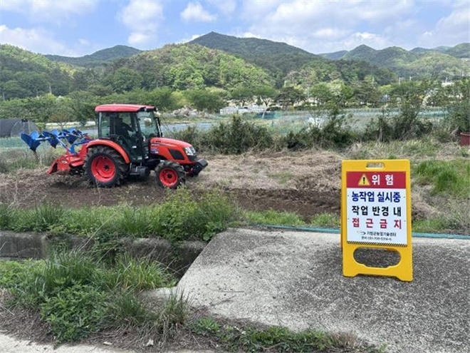 기장군 농업기술센터에서 농작업 대행사업을 진행하고 있다.(제공=부산 기장군)
