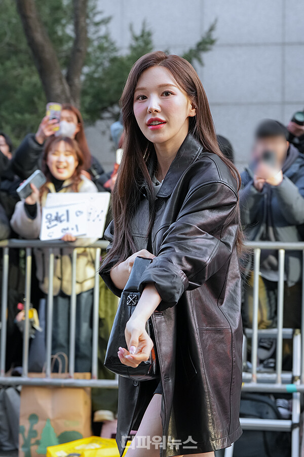 레드벨벳웬디,뮤직뱅크출근길