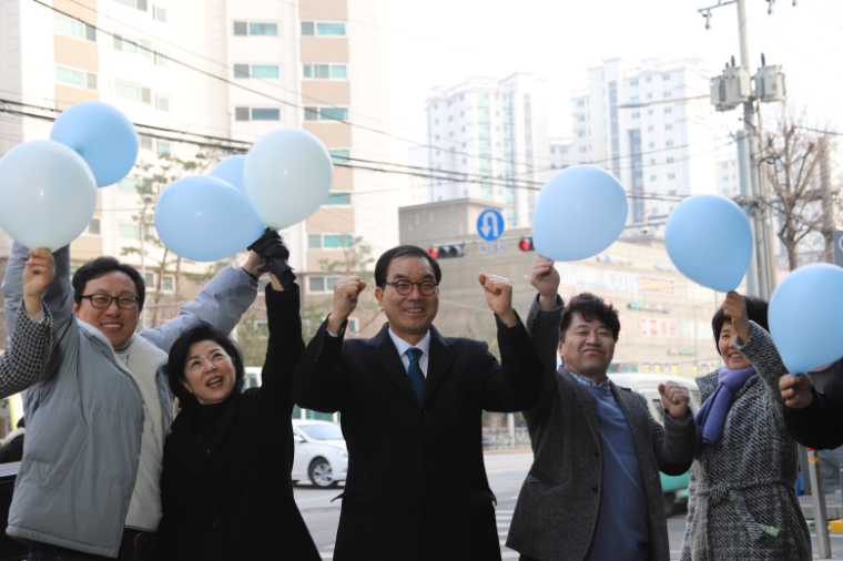 새로운미래 남평오 (가운데) 국회의원 (강서갑) 후보 총선 출마 선언 (사진=후보측)