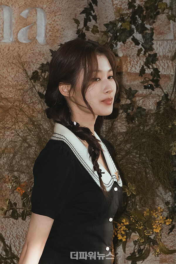 트와이스사나,포토월행사