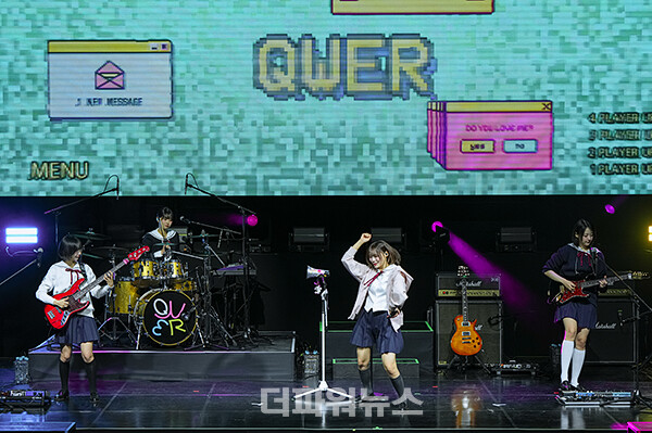 QWER,미니1집'MANITO'(마니또)쇼케이스