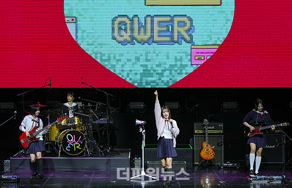 QWER,미니1집'MANITO'(마니또)쇼케이스