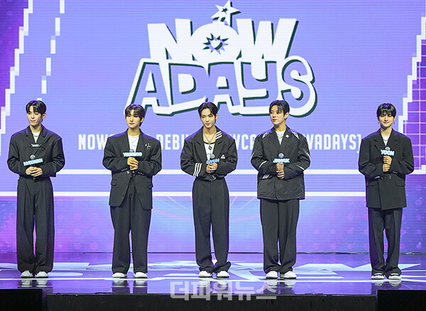 나우어데이즈(NOWADAYS),첫번째싱글쇼케이스