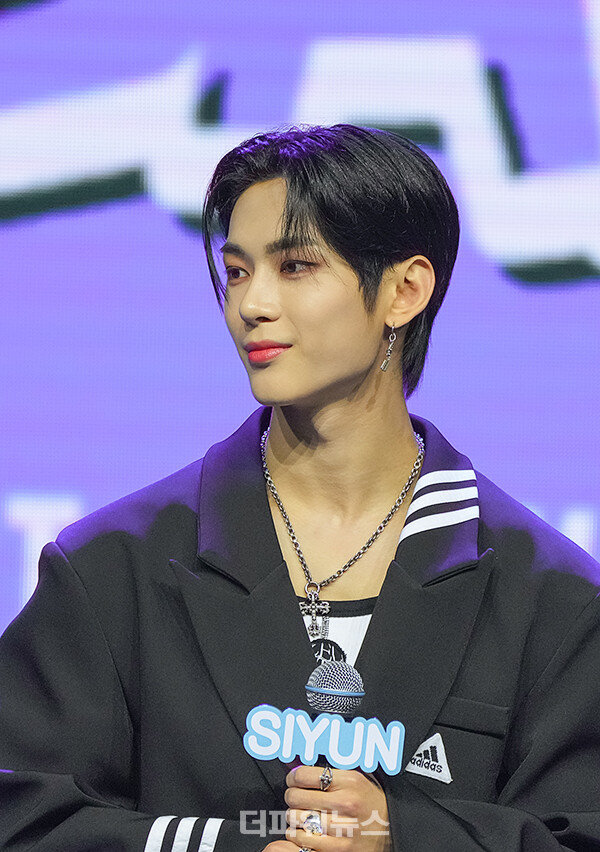 나우어데이즈(NOWADAYS)시윤,첫번째싱글쇼케이스